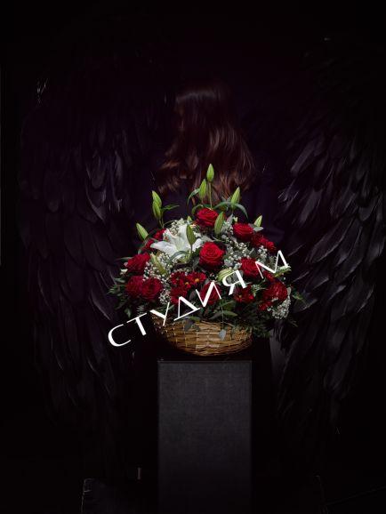 Ритуальная корзина из живых цветов №3
